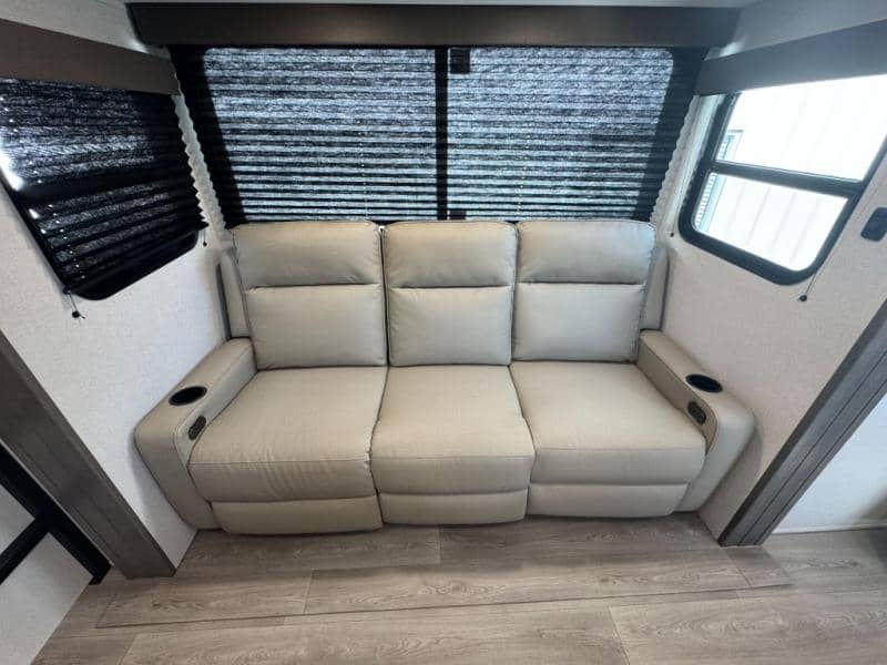 2026 Grand Design 2026 Grand Design Transcend - thumbnail 15