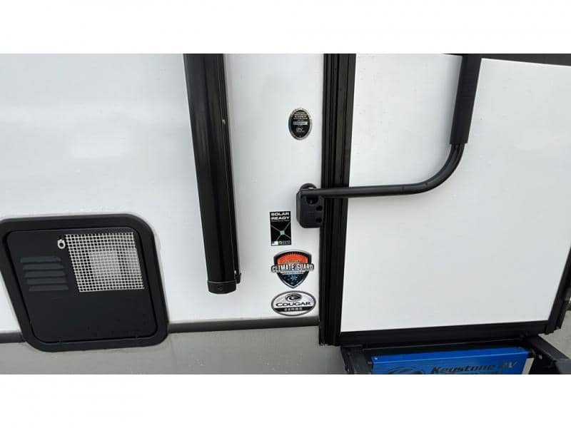 2021 Keystone RV 2021 Keystone RV Cougar Half Ton - thumbnail 18
