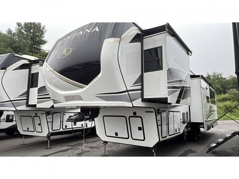 2025 Keystone RV 2025 Keystone RV Montana - thumbnail 7