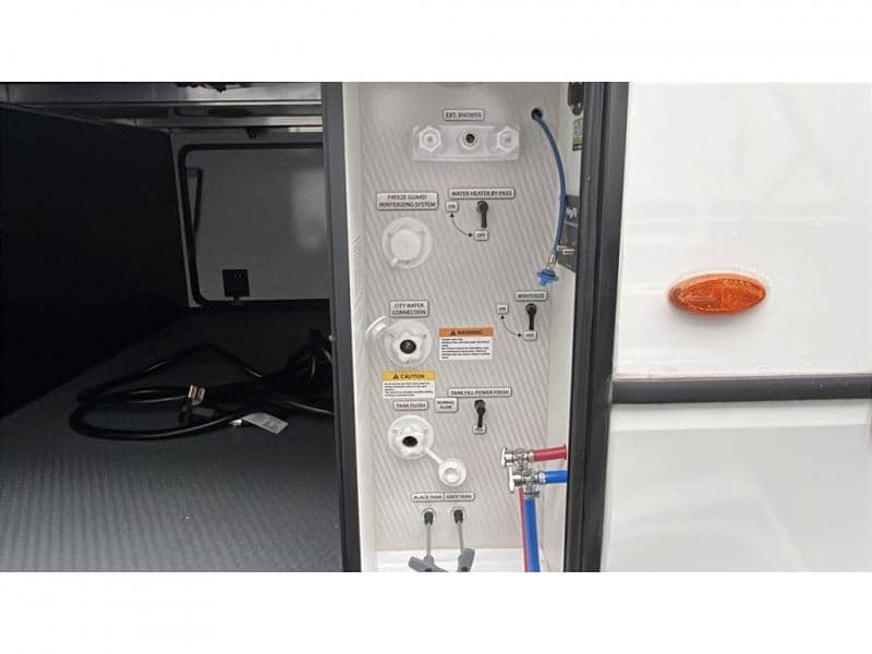 2025 Keystone RV 2025 Keystone RV Montana - thumbnail 9