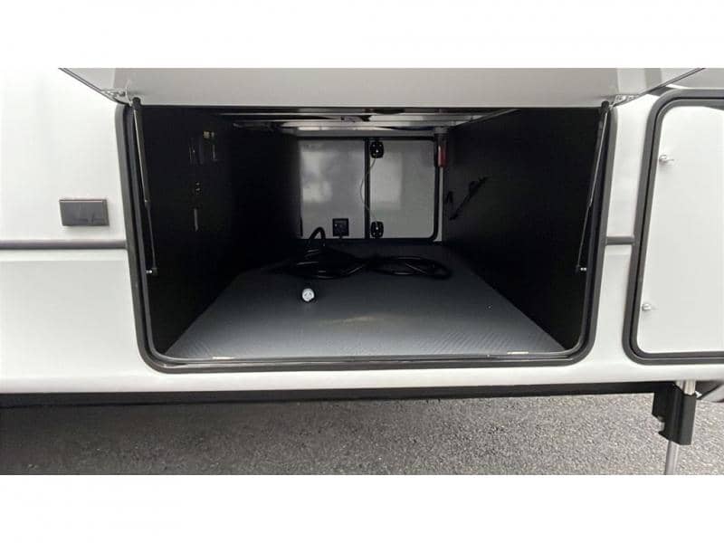 2025 Keystone RV 2025 Keystone RV Montana - thumbnail 10