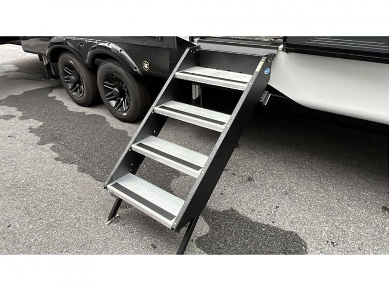 2025 Keystone RV 2025 Keystone RV Montana - thumbnail 11