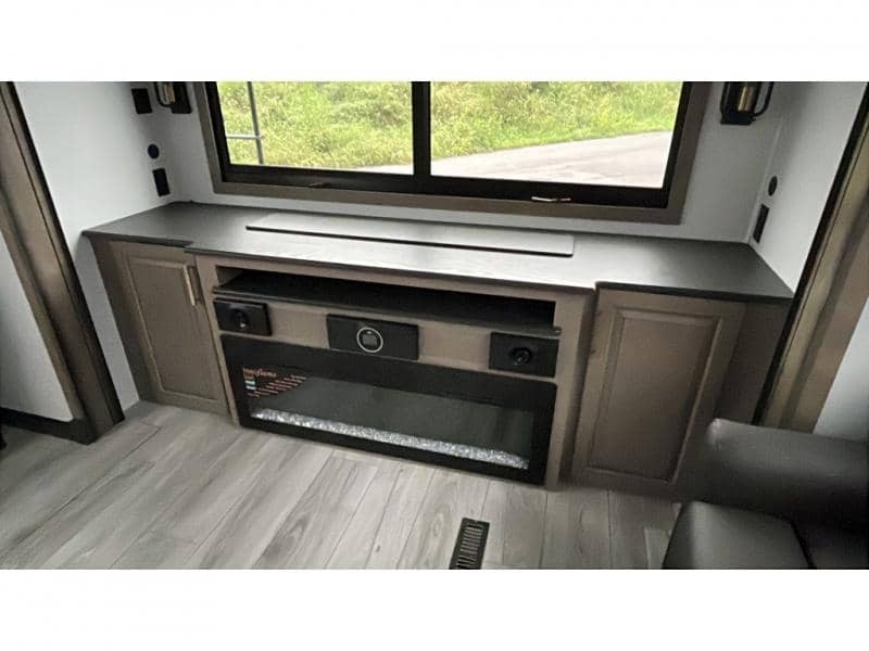 2025 Keystone RV 2025 Keystone RV Montana - thumbnail 13