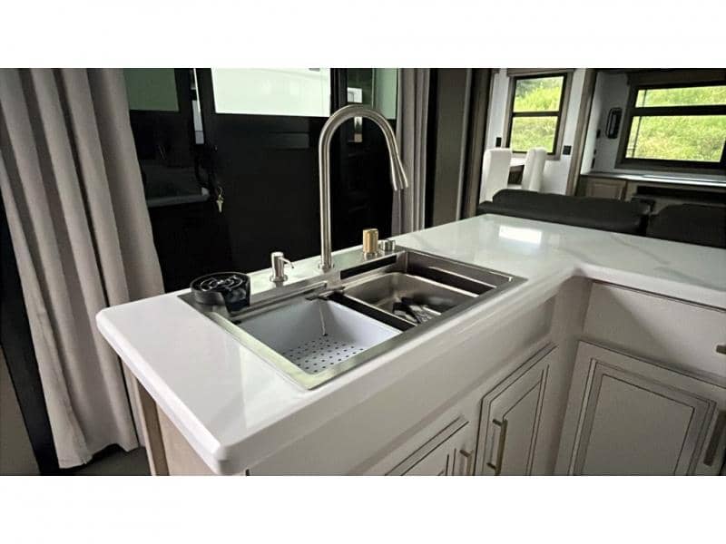 2025 Keystone RV 2025 Keystone RV Montana - thumbnail 18