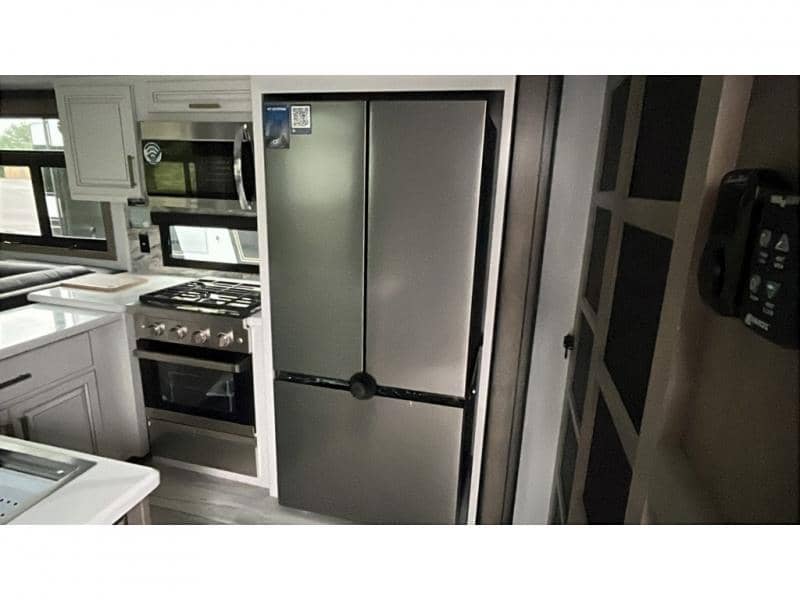 2025 Keystone RV 2025 Keystone RV Montana - thumbnail 19