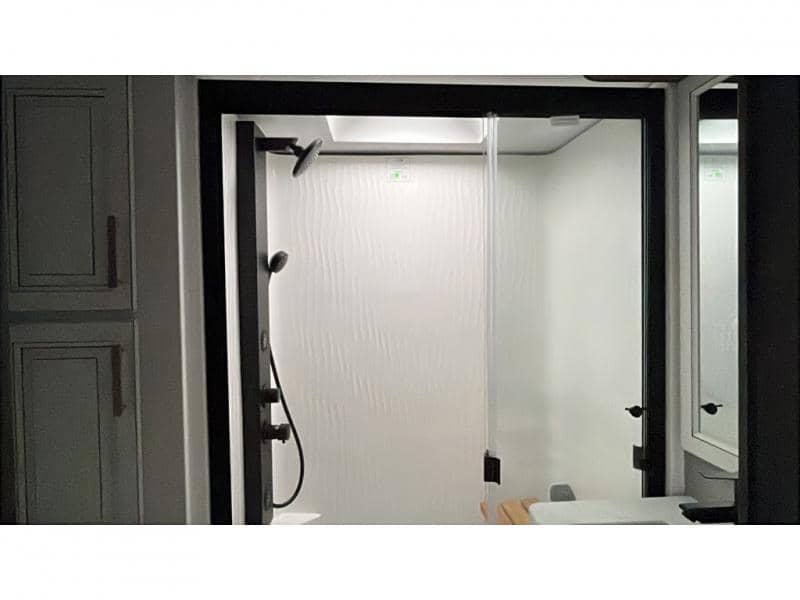 2025 Keystone RV 2025 Keystone RV Montana - thumbnail 21