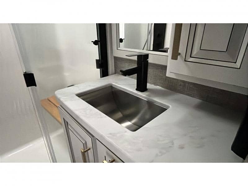 2025 Keystone RV 2025 Keystone RV Montana - thumbnail 22