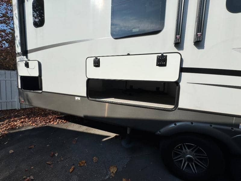 2024 Keystone RV 2024 Keystone RV Montana - thumbnail 6