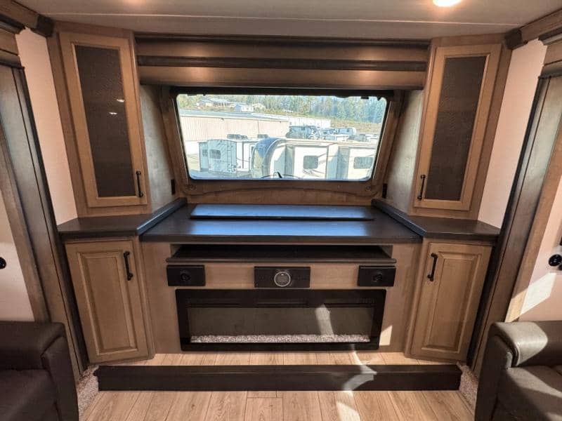 2024 Keystone RV 2024 Keystone RV Montana - thumbnail 10