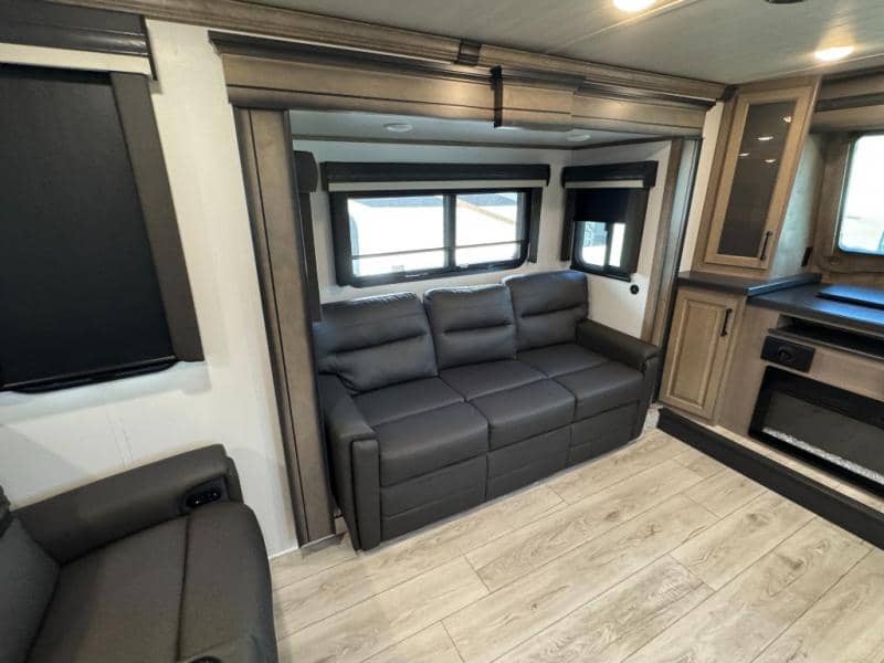 2024 Keystone RV 2024 Keystone RV Montana - thumbnail 11