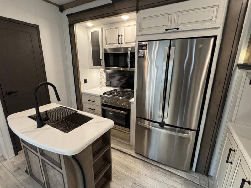 2024 Keystone RV 2024 Keystone RV Montana - thumbnail 15