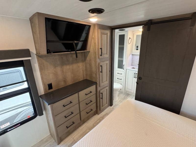 2024 Keystone RV 2024 Keystone RV Montana - thumbnail 20