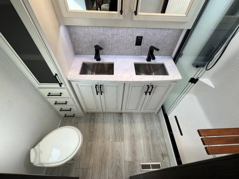 2024 Keystone RV 2024 Keystone RV Montana - thumbnail 24