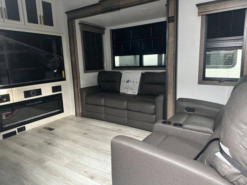 2026 Keystone RV 2026 Keystone RV Montana - thumbnail 4