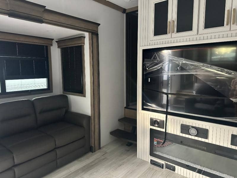 2026 Keystone RV 2026 Keystone RV Montana - thumbnail 6