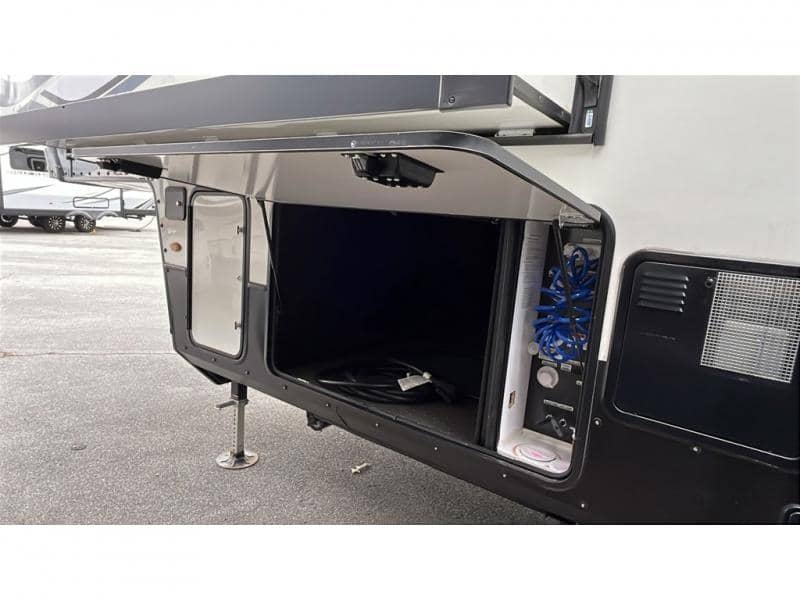 2024 Keystone RV 2024 Keystone RV Montana High Country - thumbnail 7