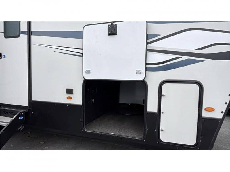 2024 Keystone RV 2024 Keystone RV Montana High Country - thumbnail 9