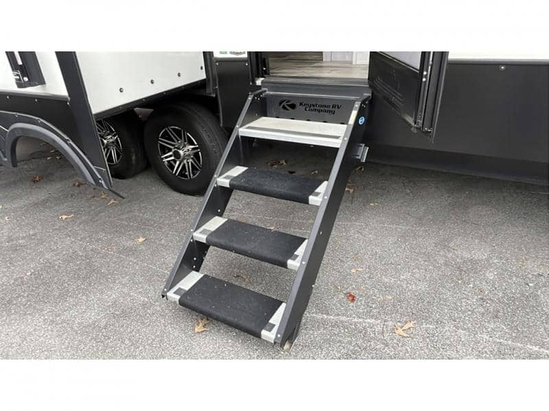 2024 Keystone RV 2024 Keystone RV Montana High Country - thumbnail 10