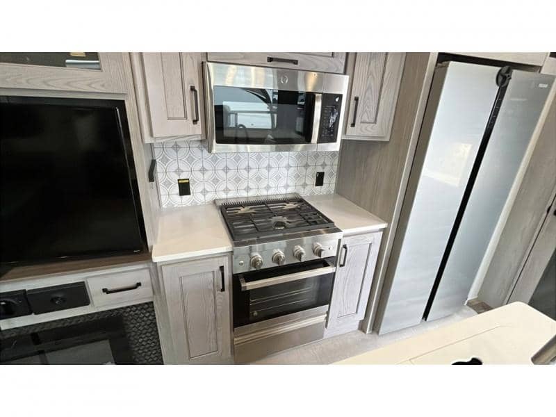 2024 Keystone RV 2024 Keystone RV Montana High Country - thumbnail 15