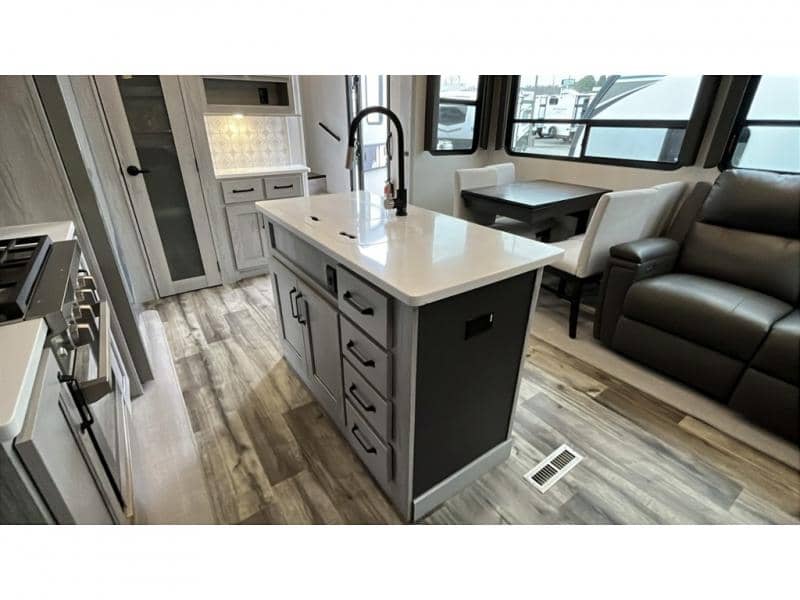 2024 Keystone RV 2024 Keystone RV Montana High Country - thumbnail 16