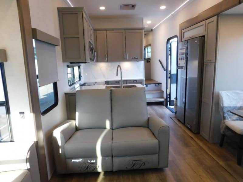 2025 Alliance RV 2025 Alliance RV Avenue - thumbnail 7