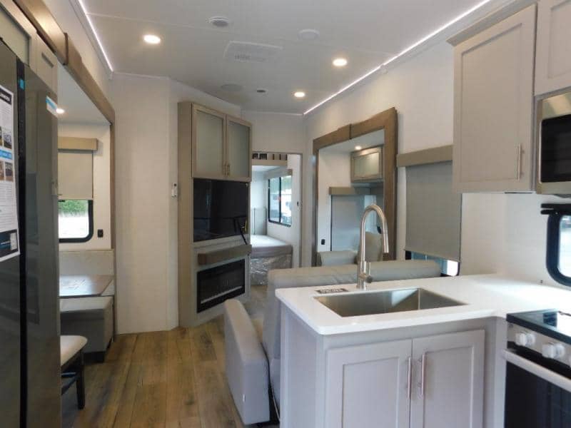 2025 Alliance RV 2025 Alliance RV Avenue - thumbnail 10