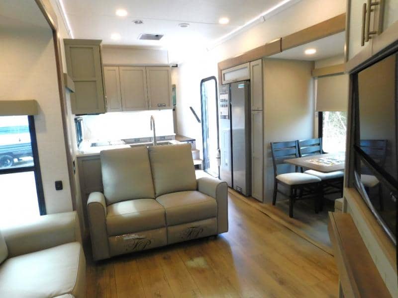 2025 Alliance RV 2025 Alliance RV Avenue - thumbnail 11