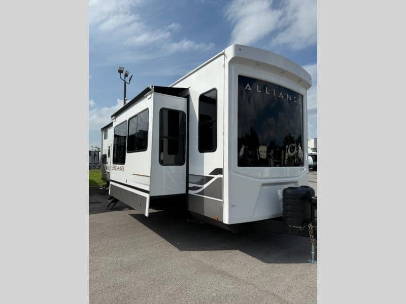 2026 Alliance RV 2026 Alliance RV Benchmark - thumbnail 1