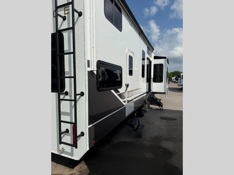 2026 Alliance RV 2026 Alliance RV Benchmark - thumbnail 6