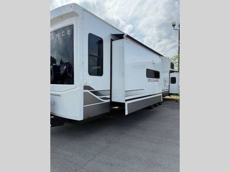 2026 Alliance RV 2026 Alliance RV Benchmark - thumbnail 11