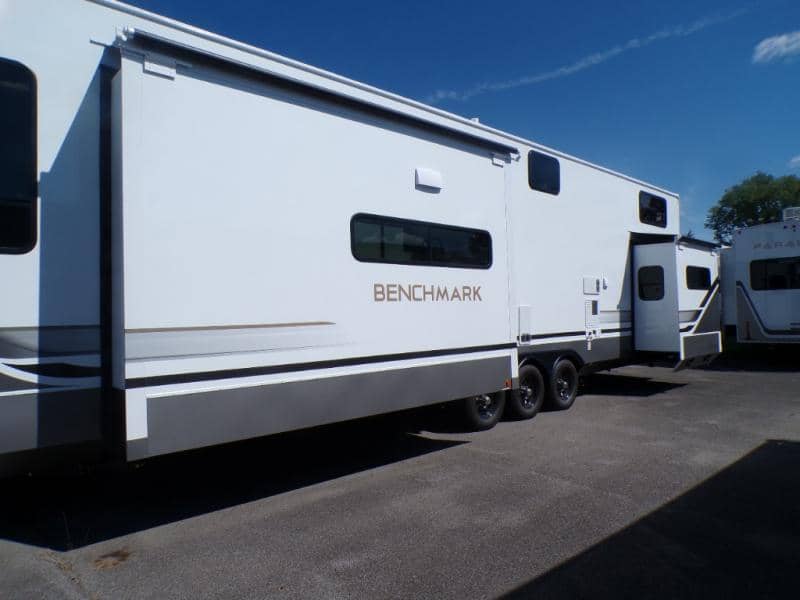 2026 Alliance RV 2026 Alliance RV Benchmark - thumbnail 4