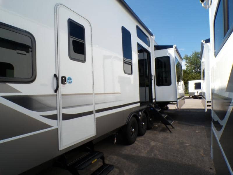 2026 Alliance RV 2026 Alliance RV Benchmark - thumbnail 9