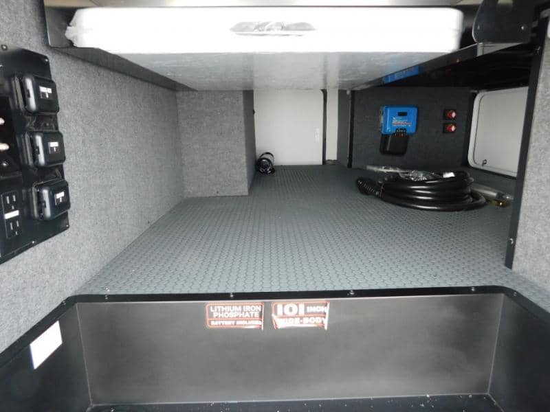 2025 Alliance RV 2025 Alliance RV Valor - thumbnail 8