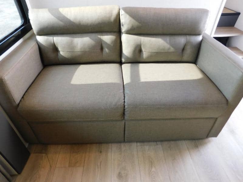 2025 Alliance RV 2025 Alliance RV Valor - thumbnail 16