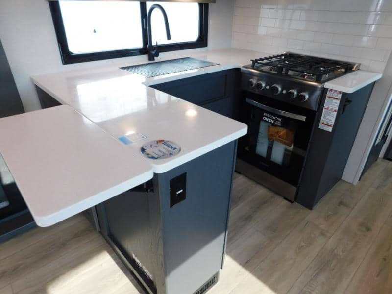 2025 Alliance RV 2025 Alliance RV Valor - thumbnail 19