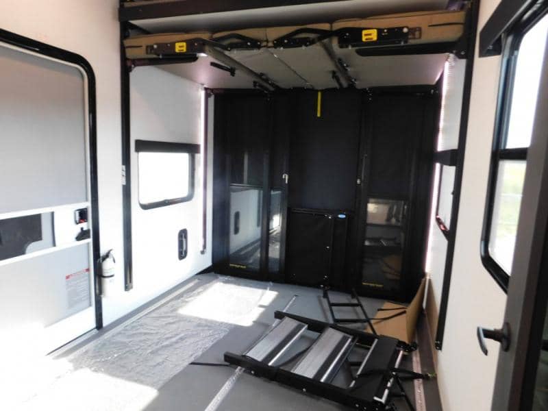 2025 Alliance RV 2025 Alliance RV Valor - thumbnail 29