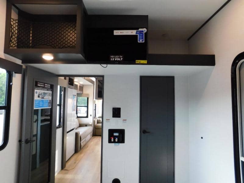 2025 Alliance RV 2025 Alliance RV Valor - thumbnail 30