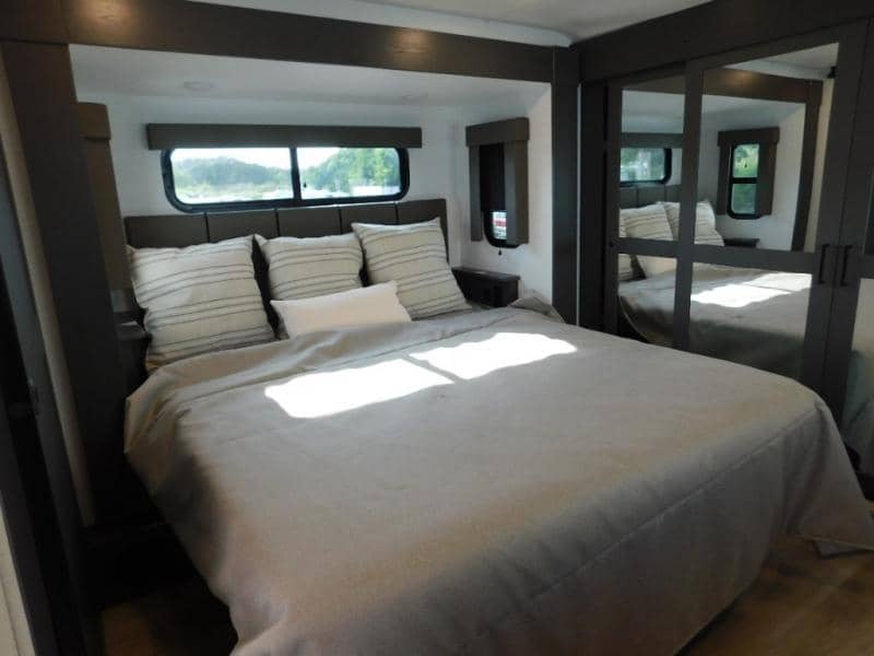 2025 Alliance RV 2025 Alliance RV Valor - thumbnail 31