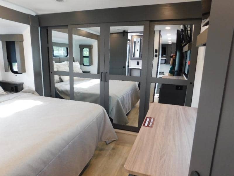 2025 Alliance RV 2025 Alliance RV Valor - thumbnail 32