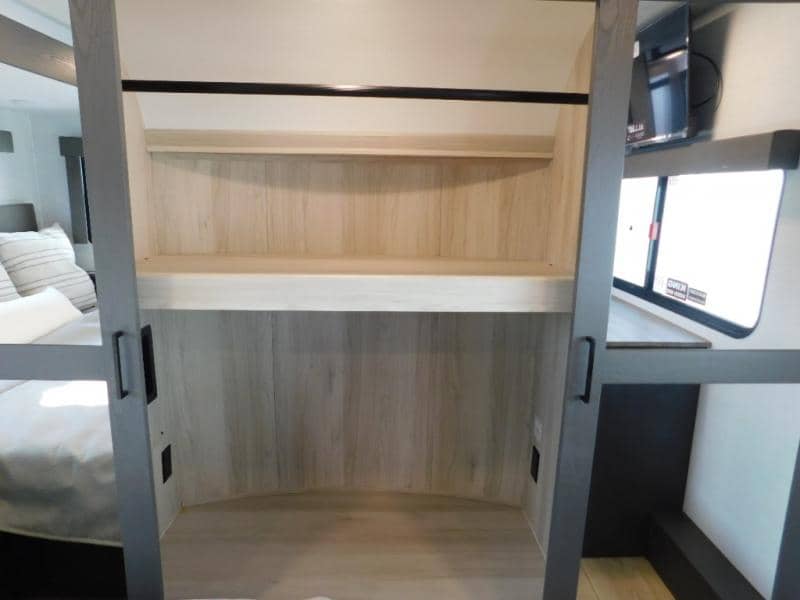 2025 Alliance RV 2025 Alliance RV Valor - thumbnail 33