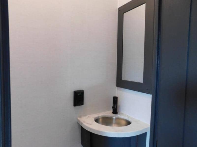 2025 Alliance RV 2025 Alliance RV Valor - thumbnail 37