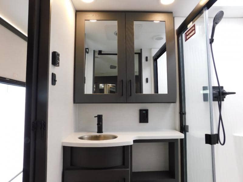 2025 Alliance RV 2025 Alliance RV Valor - thumbnail 40