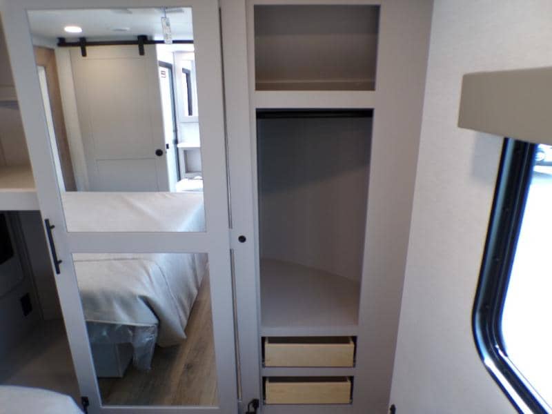 2026 Alliance RV 2026 Alliance RV Valor - thumbnail 38