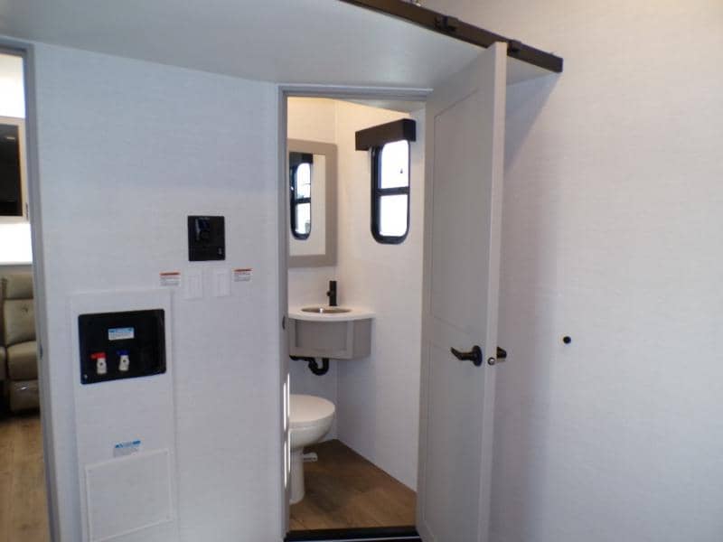 2026 Alliance RV 2026 Alliance RV Valor - thumbnail 50