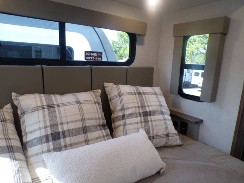 2026 Alliance RV 2026 Alliance RV Valor - thumbnail 40