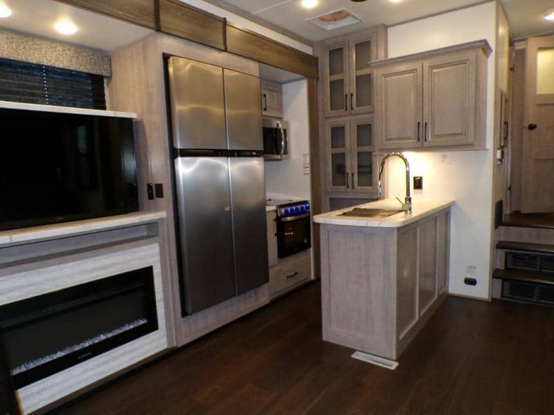 2023 Dutchmen 2023 Dutchmen Voltage - thumbnail 16