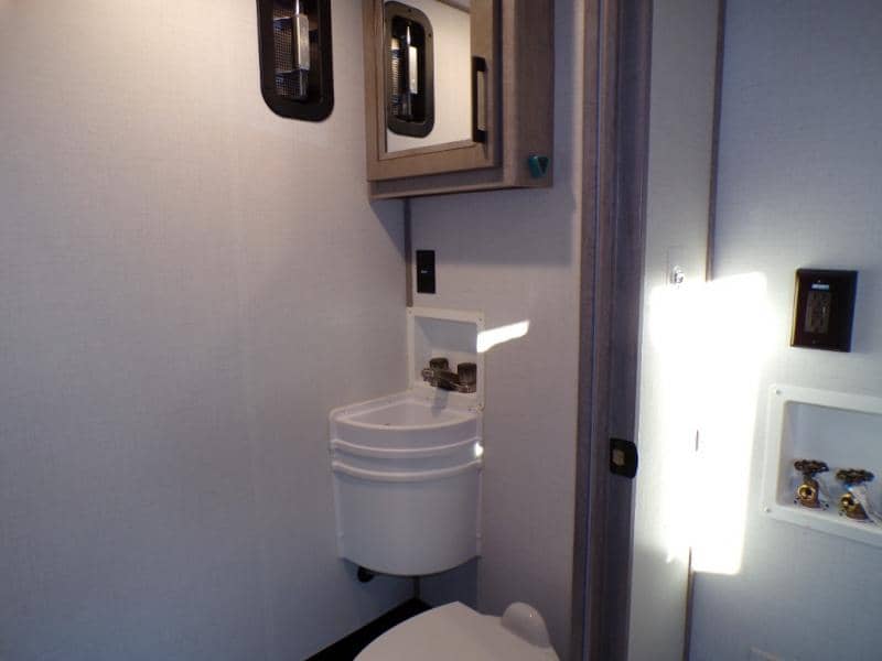 2023 Dutchmen 2023 Dutchmen Voltage - thumbnail 28