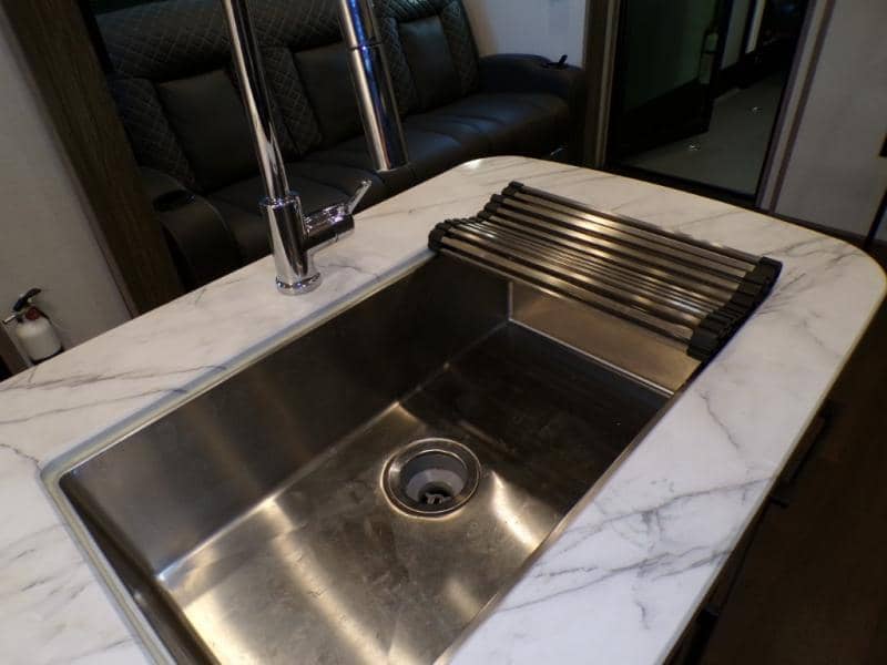 2023 Dutchmen 2023 Dutchmen Voltage - thumbnail 37