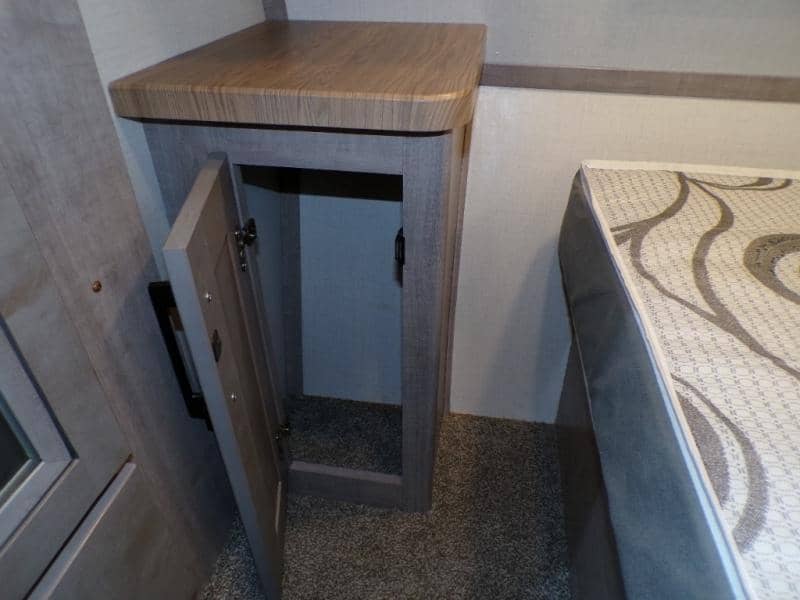 2023 Dutchmen 2023 Dutchmen Voltage - thumbnail 43