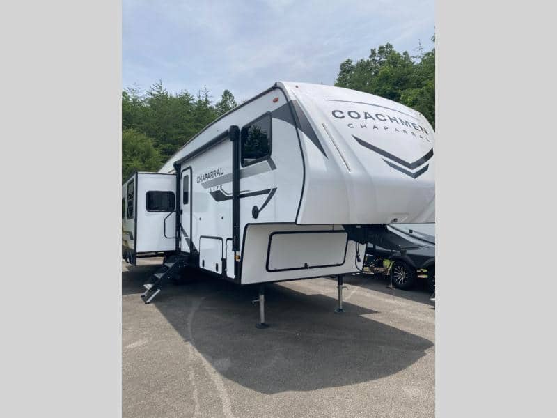 2025 Coachmen 2025 Coachmen Chaparral Lite - thumbnail 1